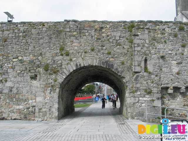 19055 Spanish arch